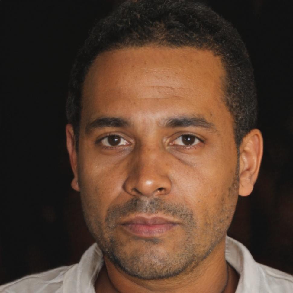 Investment educator Lachlan Varga explaining market fundamentals to students